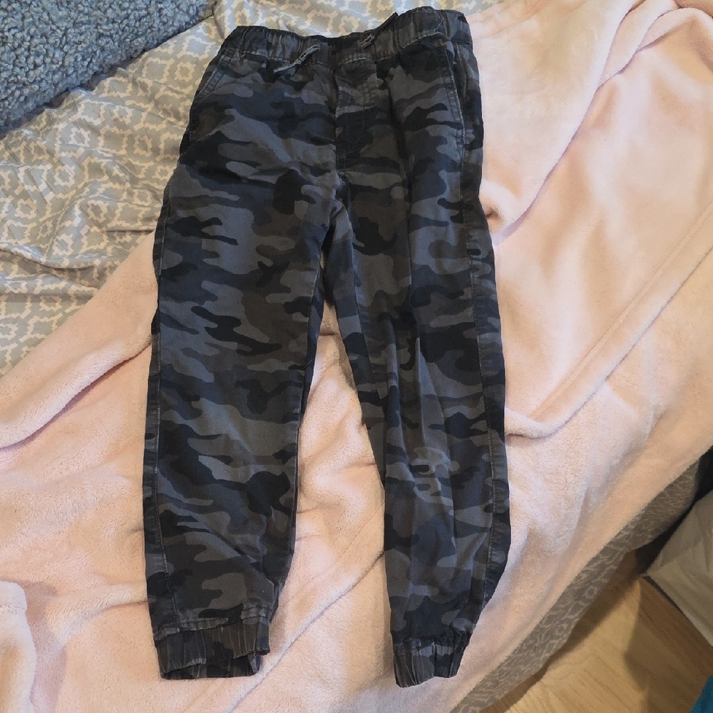 GAP Kids Black and Gray Camouflage Joggers
